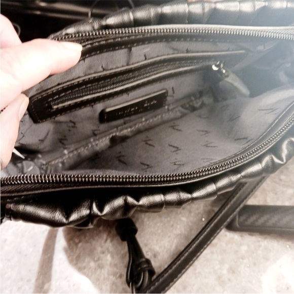 SOLD -MYSTERY NWOT Simply Vera Wang Black Faux Leather Crossbody NWOT - Picture 8 of 12